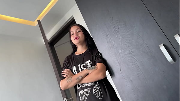 Una follada rica cuando mi timida hermanastra habla por celular con su nuevo novio.