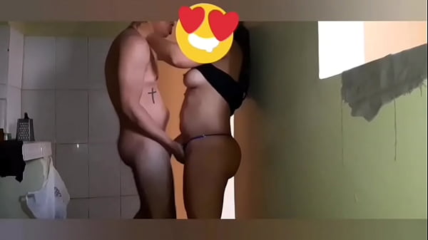 Mi cuñada culona le gusta hacerme venir ensima de su culo